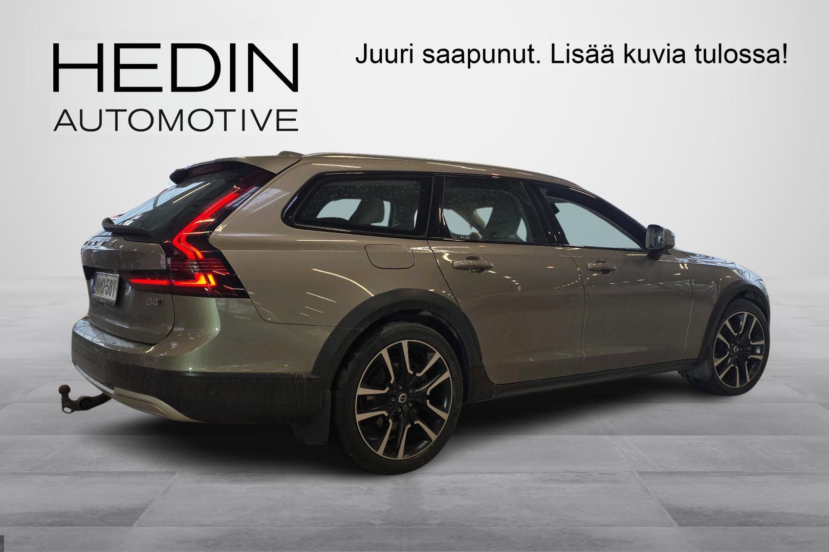 Volvo V90 Cross Country 2022