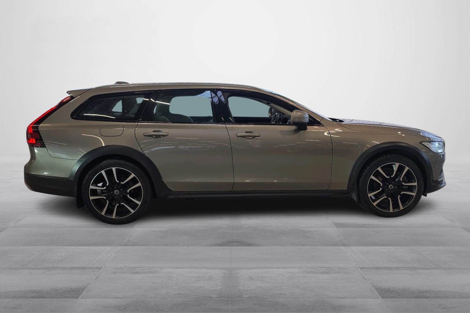 Volvo V90 Cross Country 2022