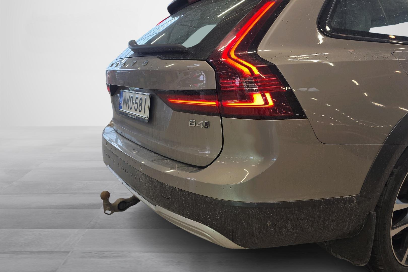 Volvo V90 Cross Country 2022