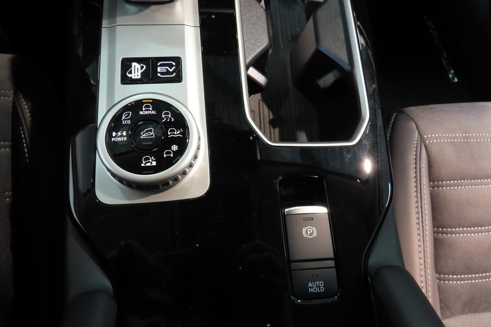 MITSUBISHI OUTLANDER 2026