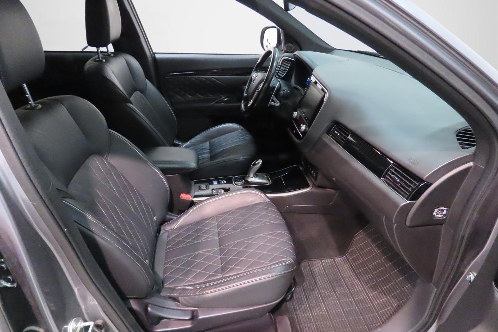 Mitsubishi Outlander PHEV 2020