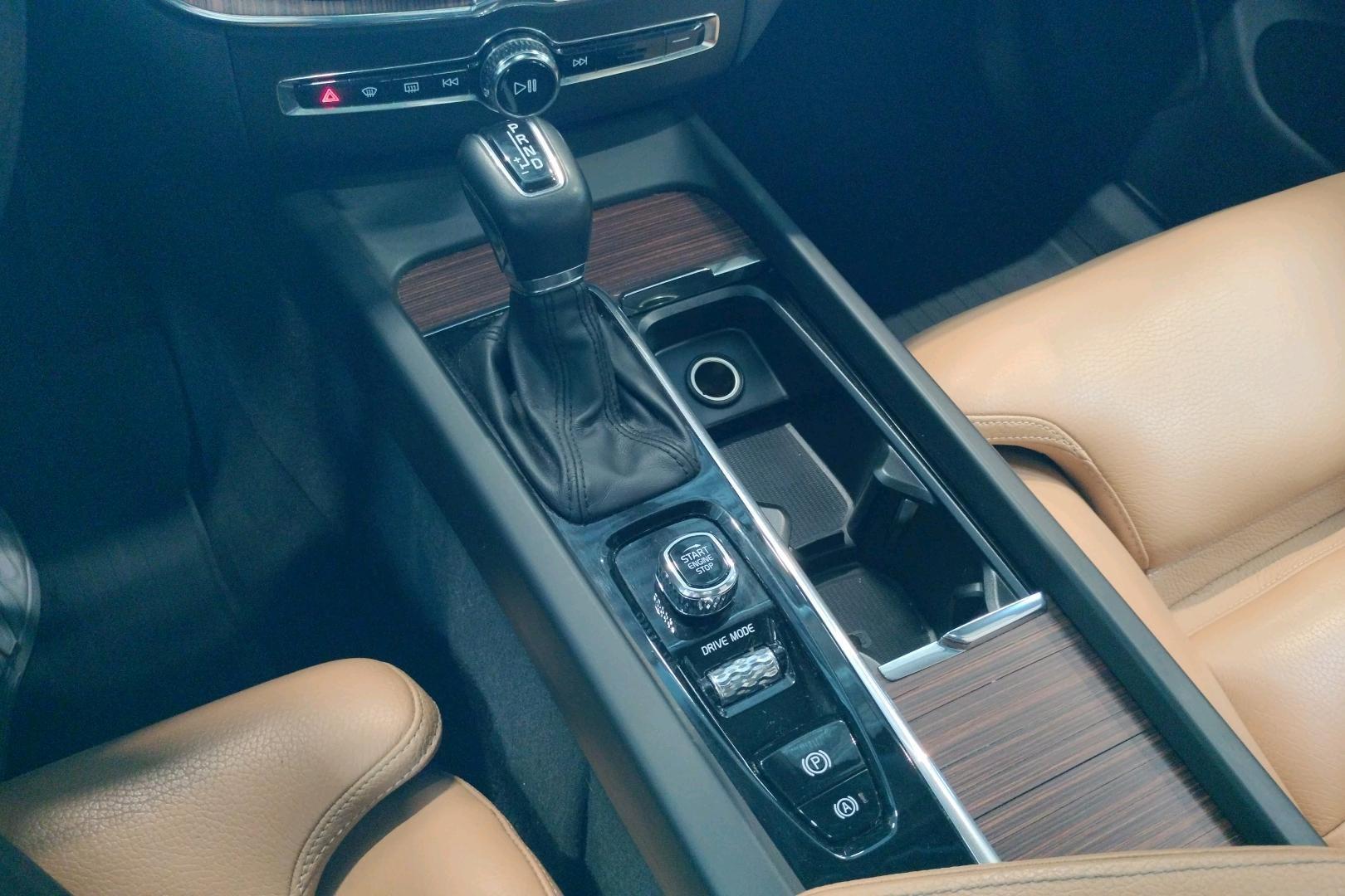 VOLVO XC60 2019