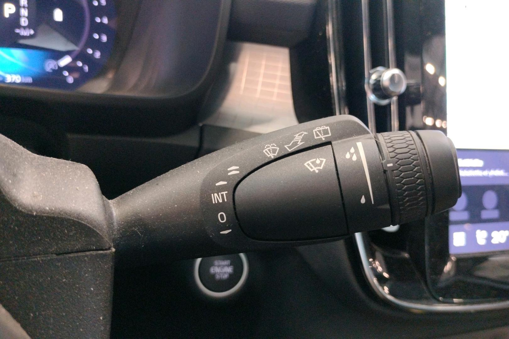 VOLVO XC40 2023