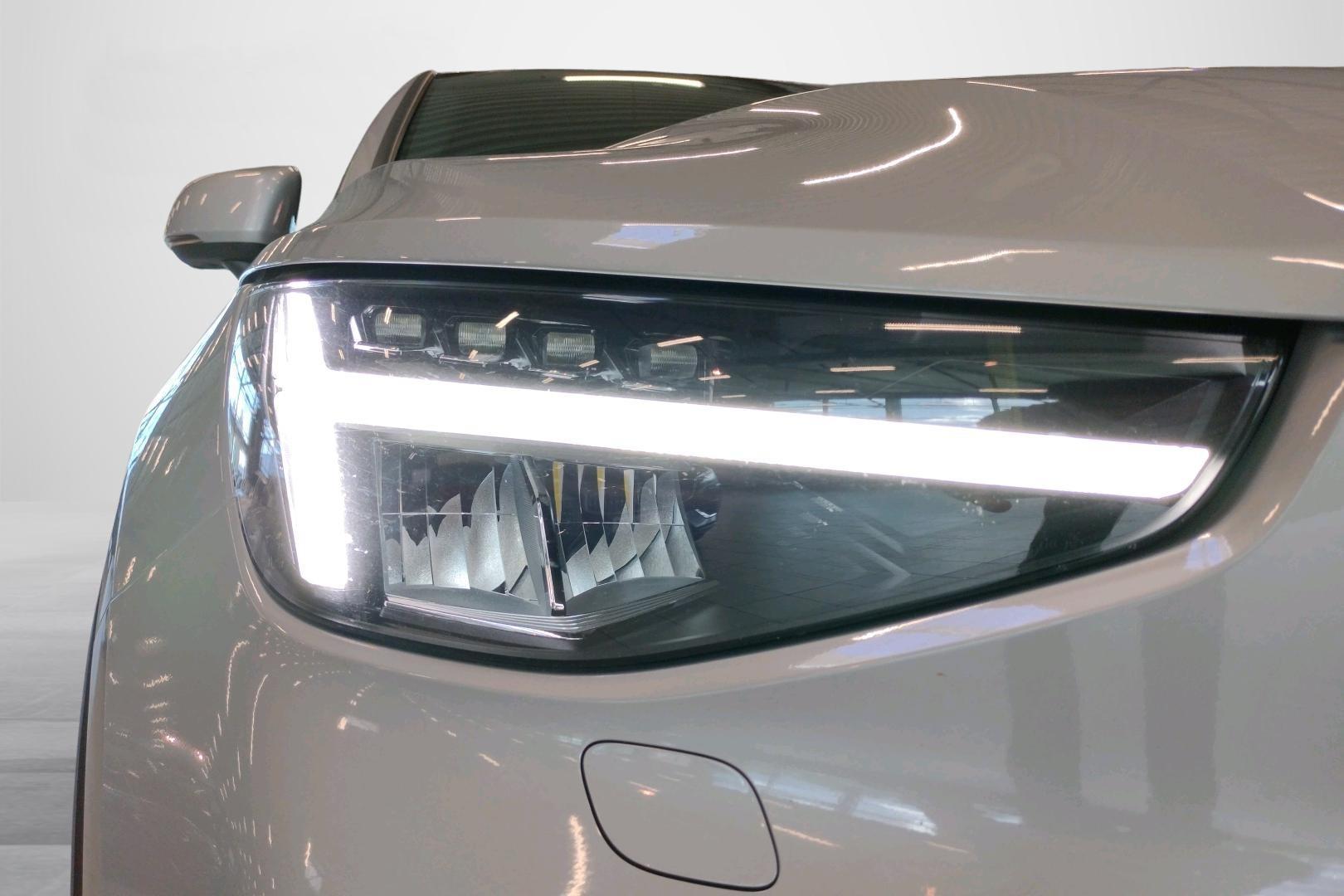 VOLVO XC40 2023