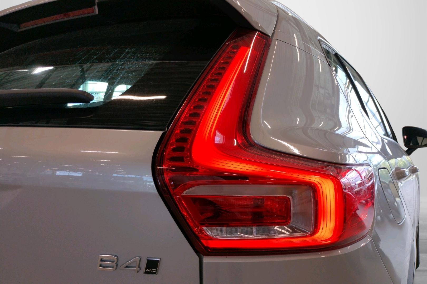VOLVO XC40 2023