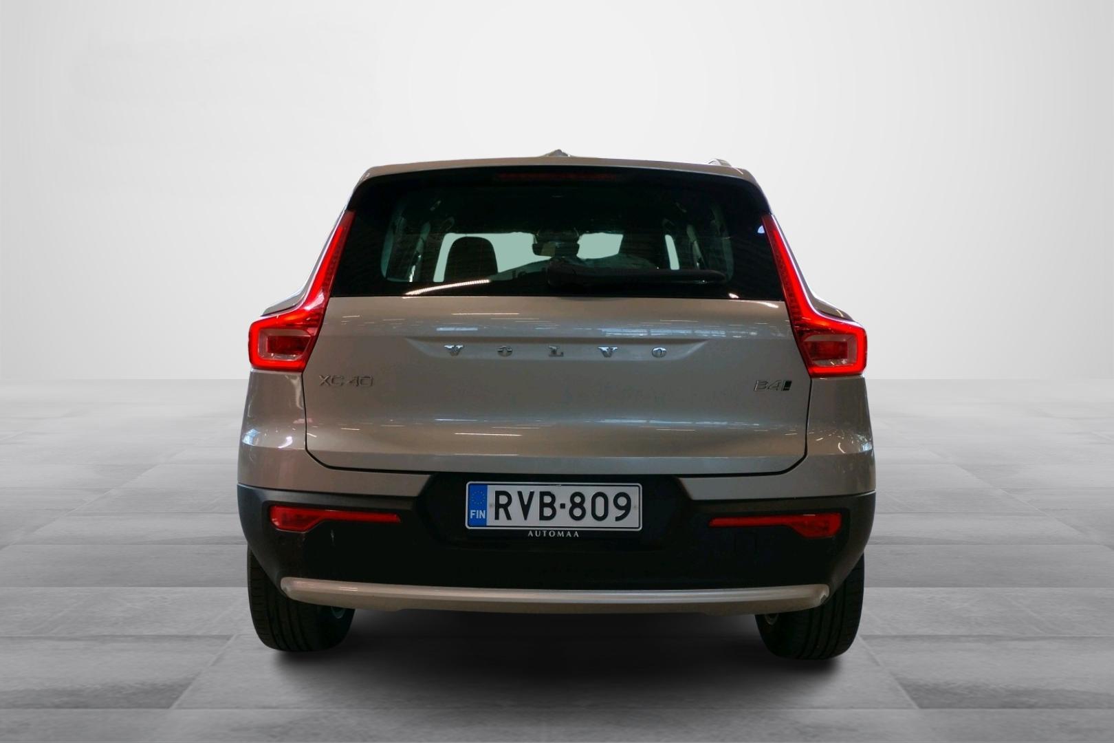 VOLVO XC40 2023