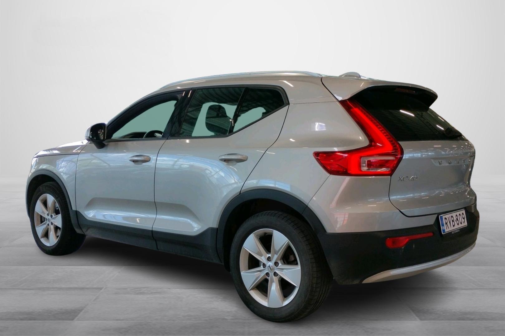 VOLVO XC40 2023