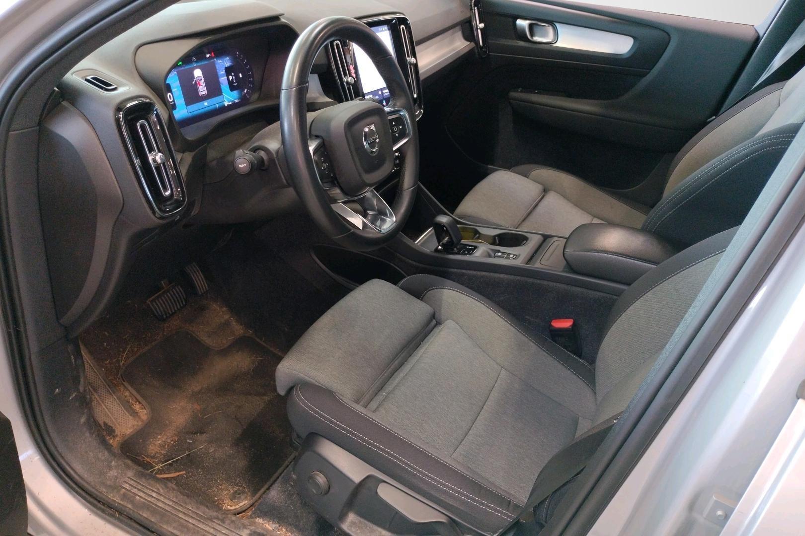 VOLVO XC40 2023