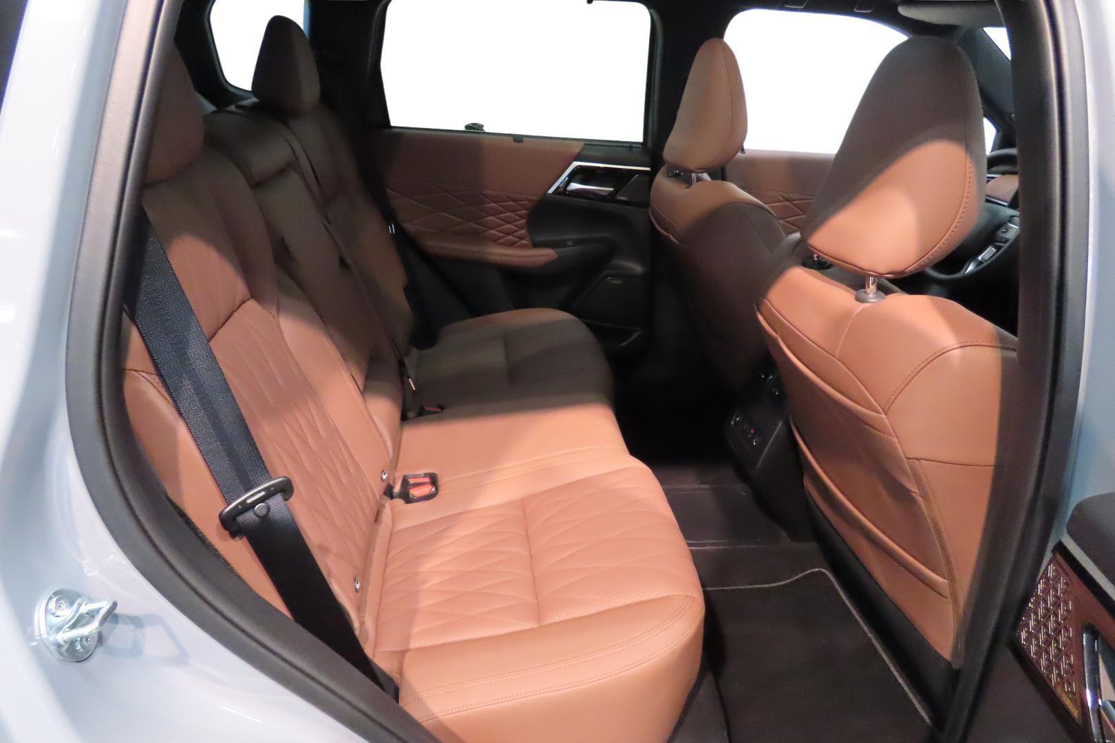 Mitsubishi Outlander 2025