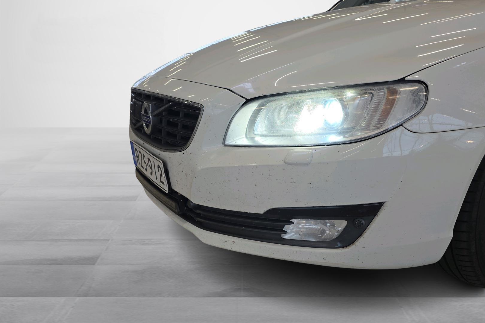 VOLVO V70 2015