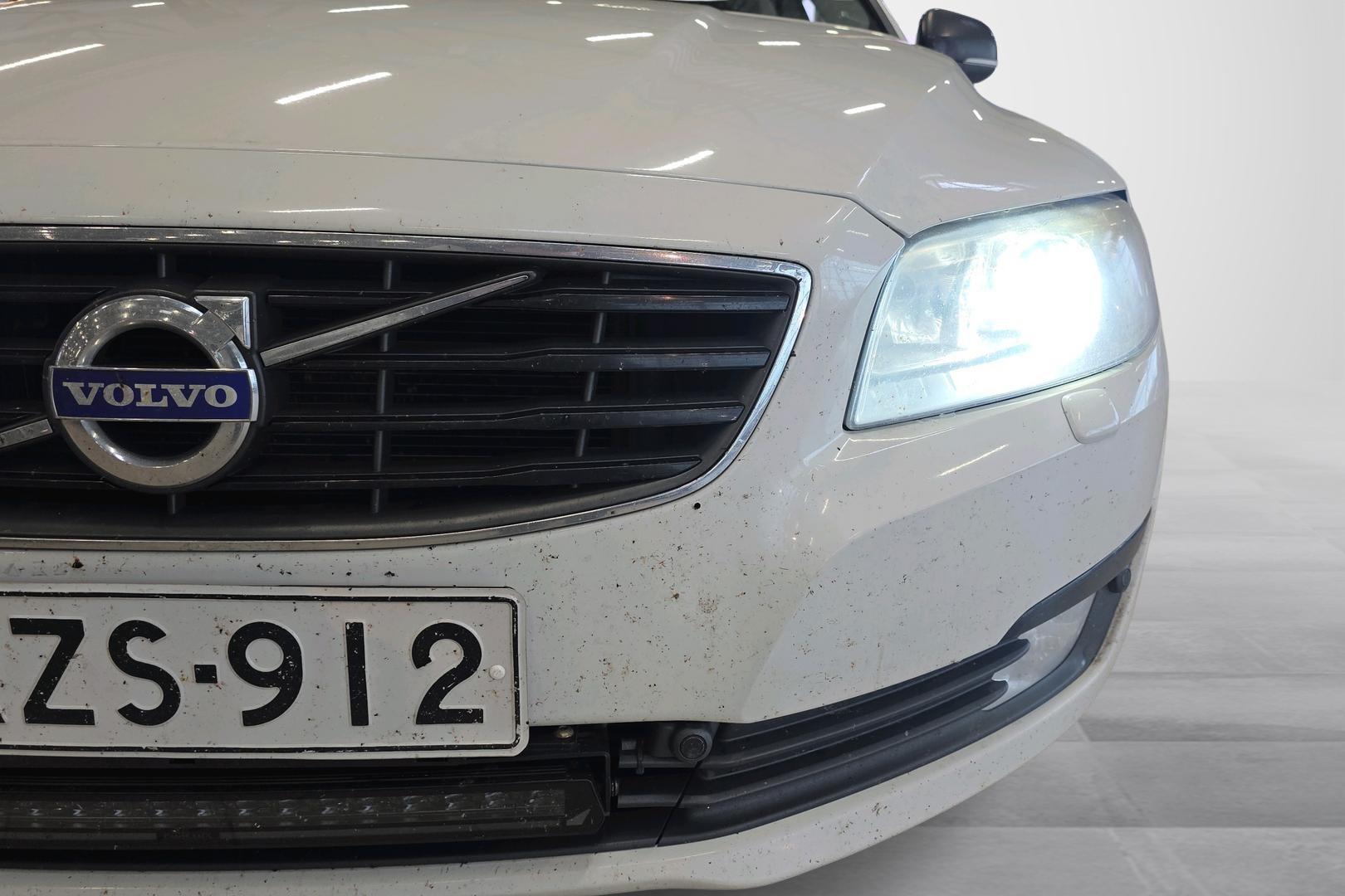 VOLVO V70 2015