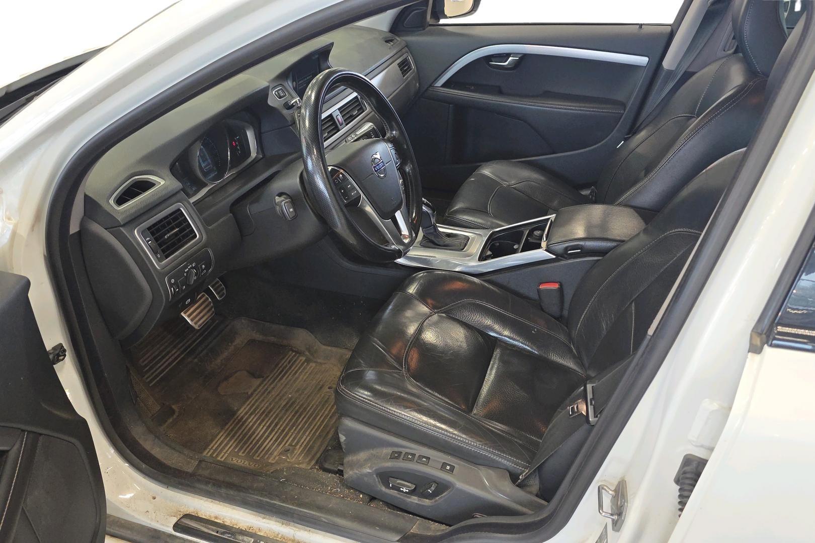 VOLVO V70 2015