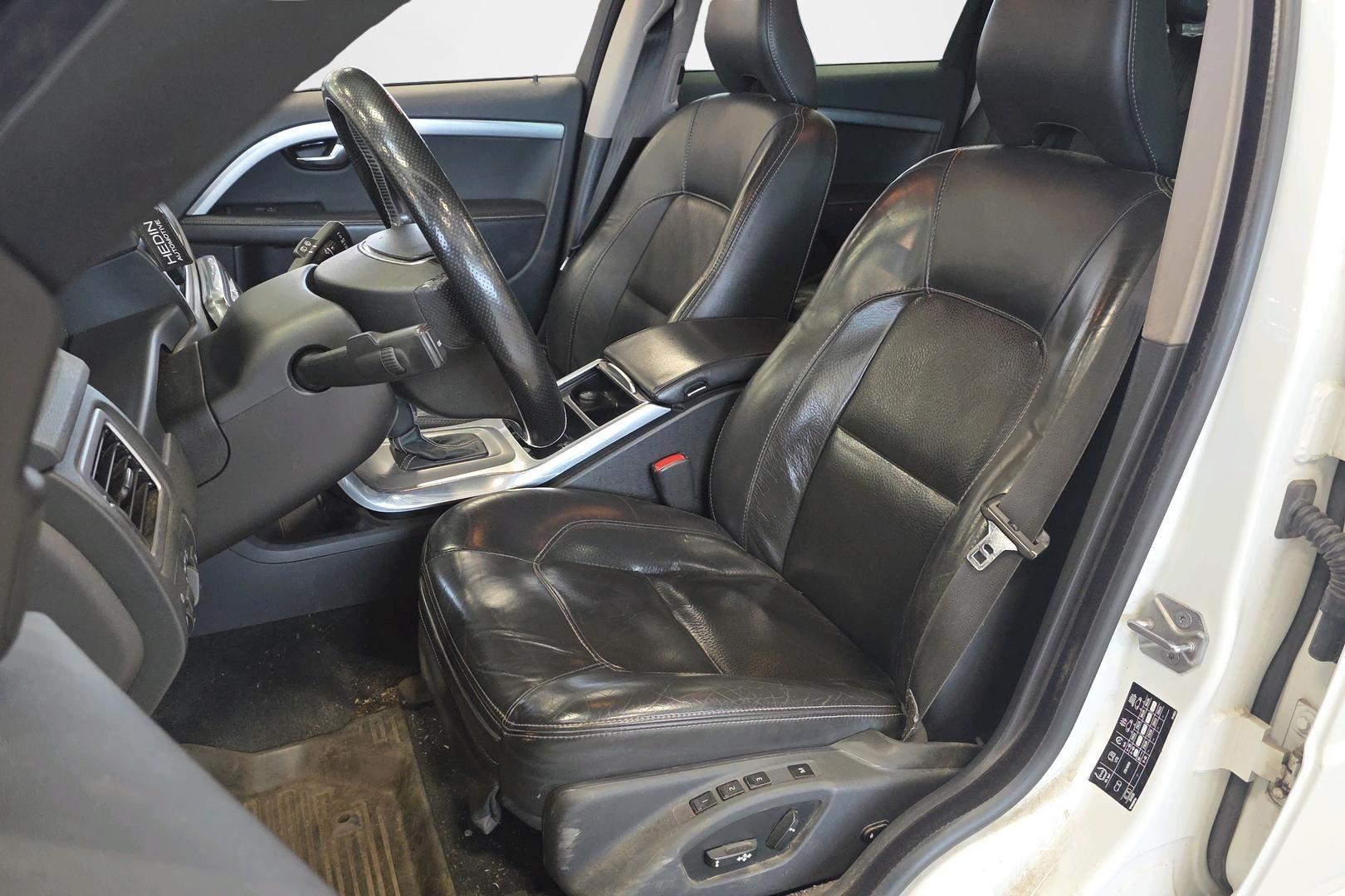 VOLVO V70 2015
