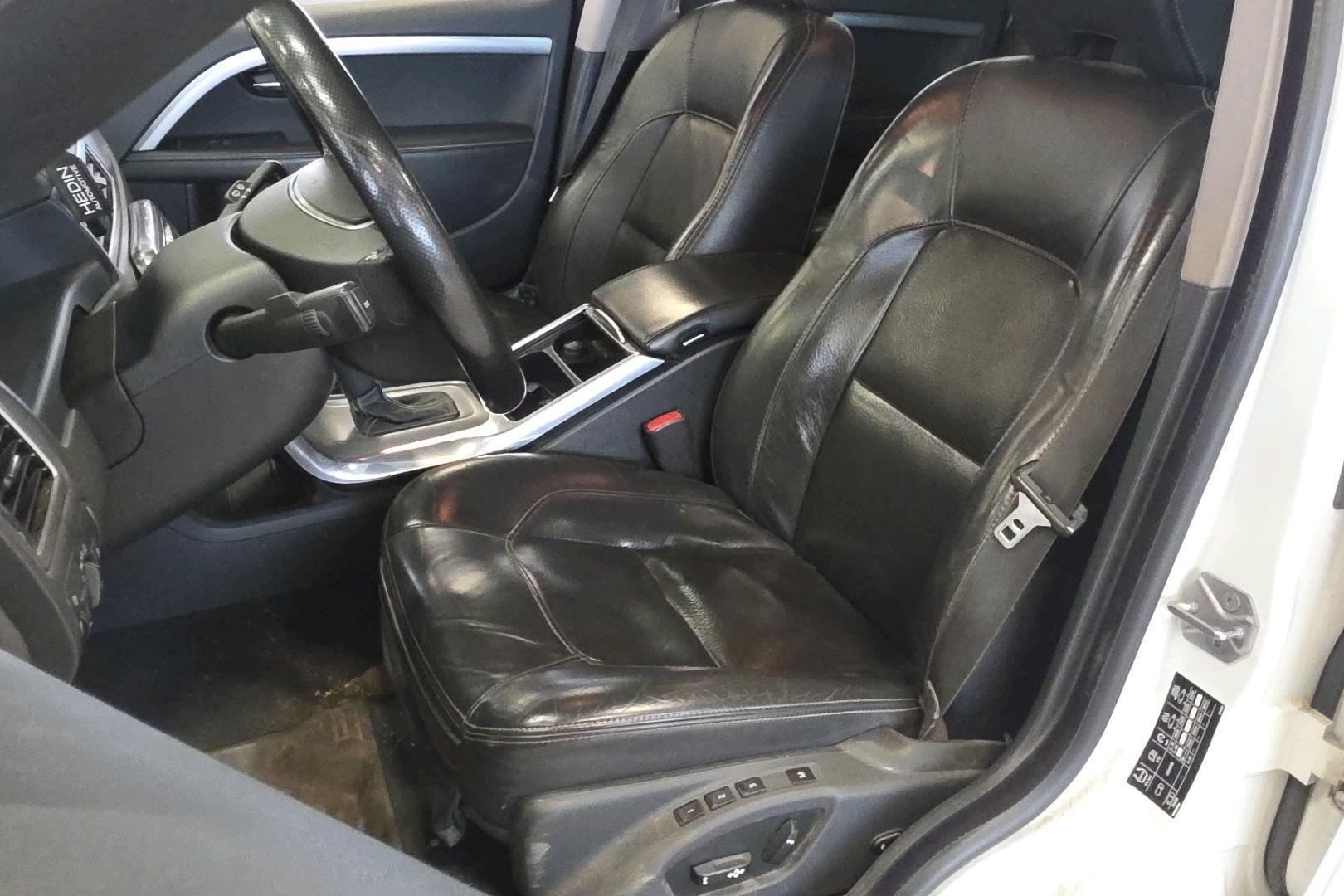 VOLVO V70 2015