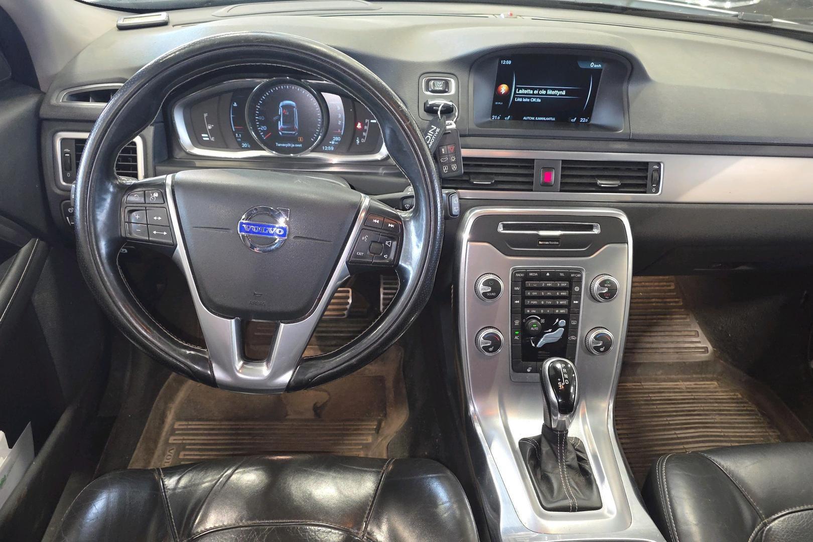 VOLVO V70 2015