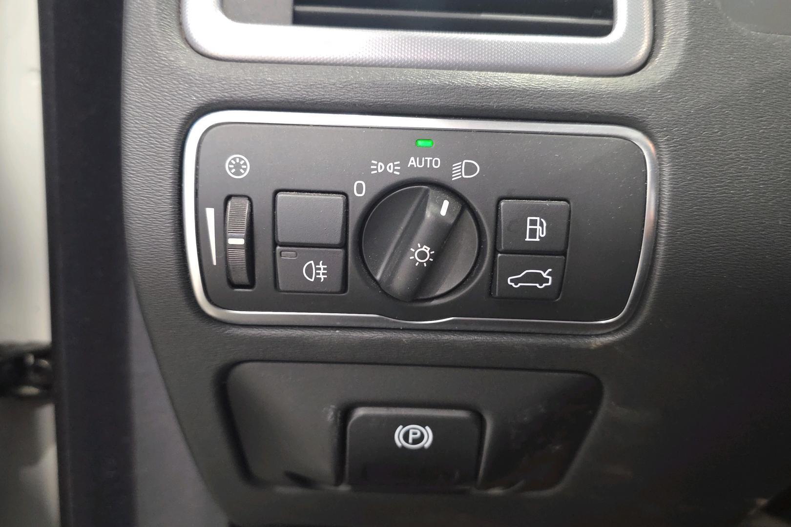 VOLVO V70 2015