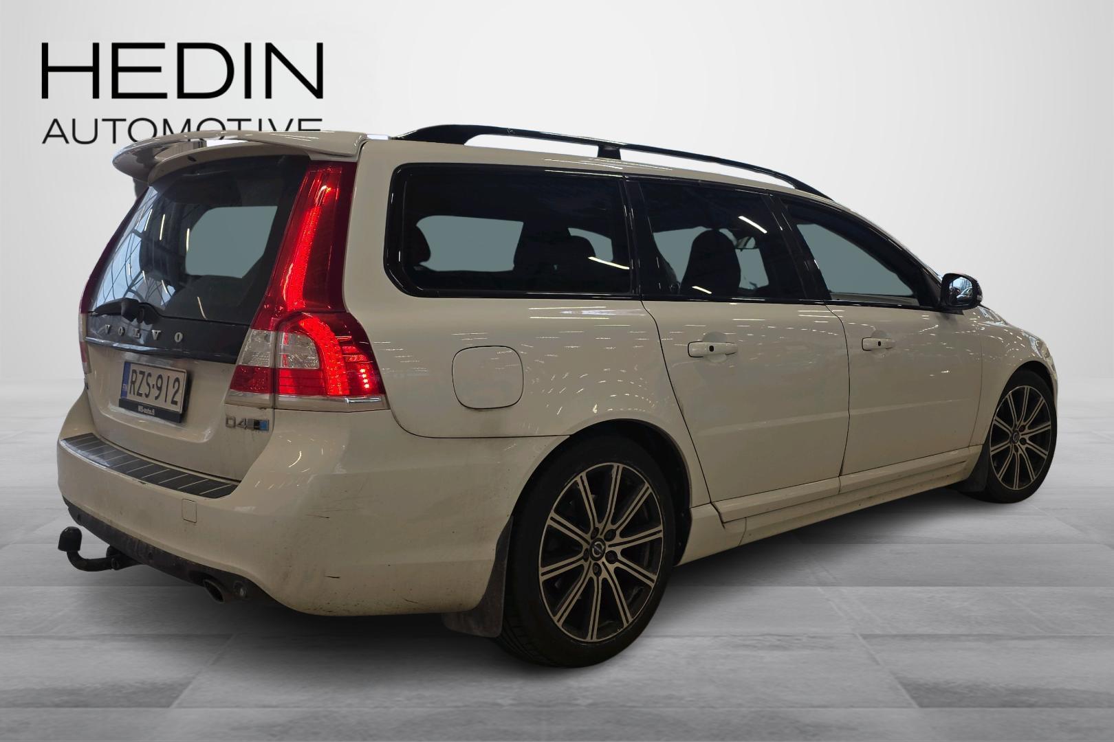 VOLVO V70 2015
