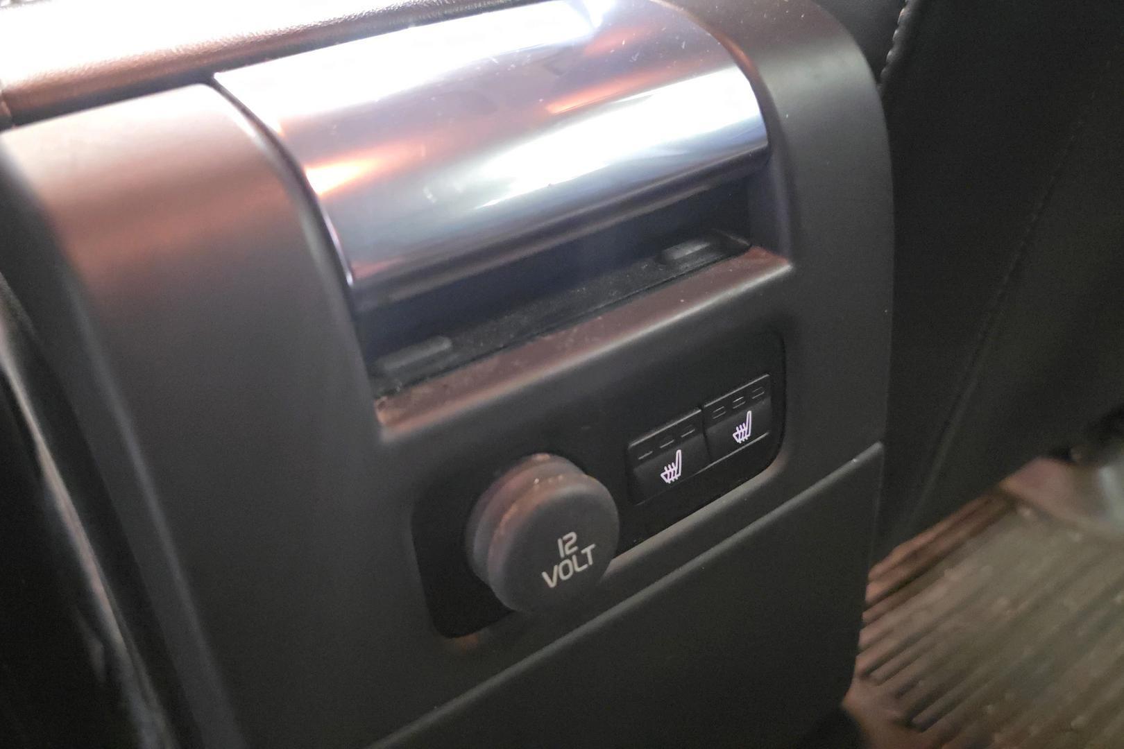VOLVO V70 2015