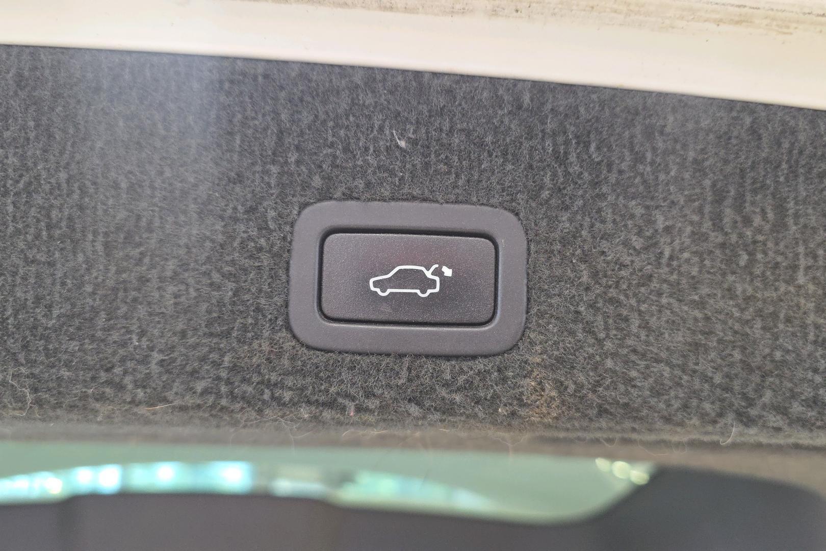 VOLVO V70 2015