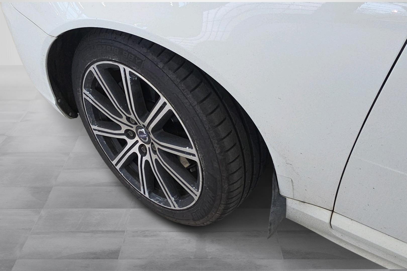 VOLVO V70 2015