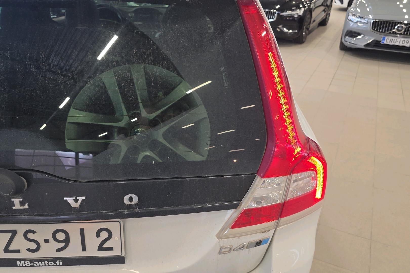 VOLVO V70 2015