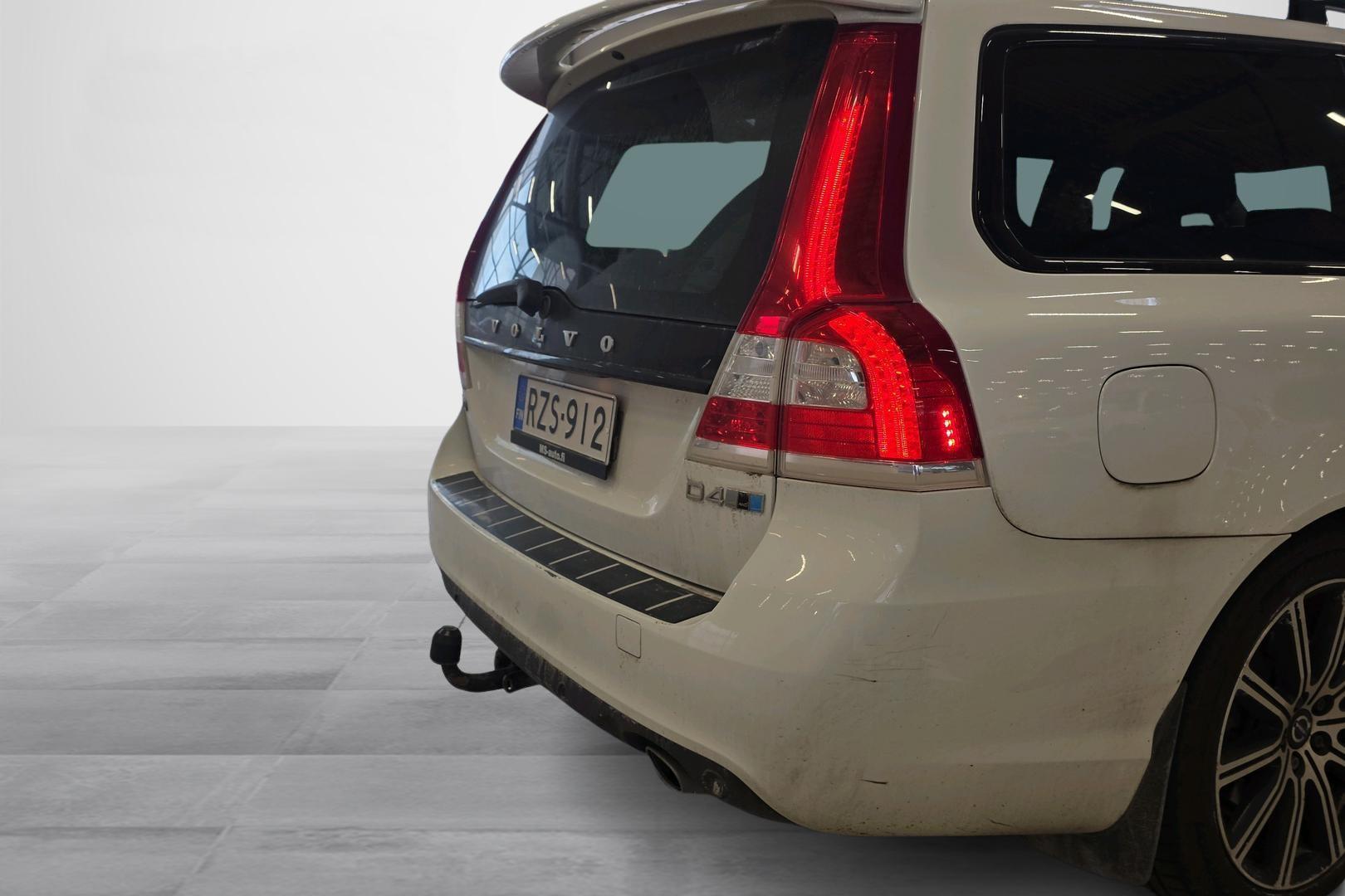 VOLVO V70 2015