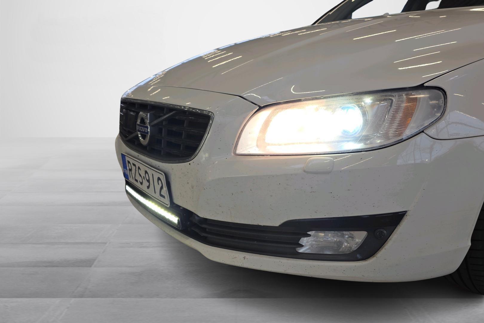 VOLVO V70 2015
