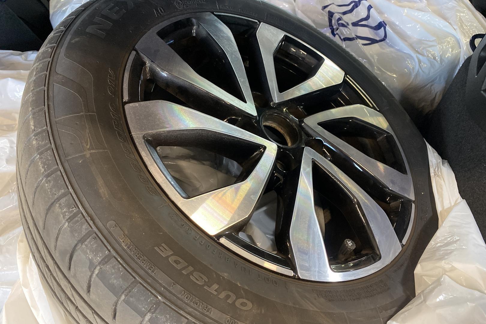 VOLKSWAGEN GOLF 2023