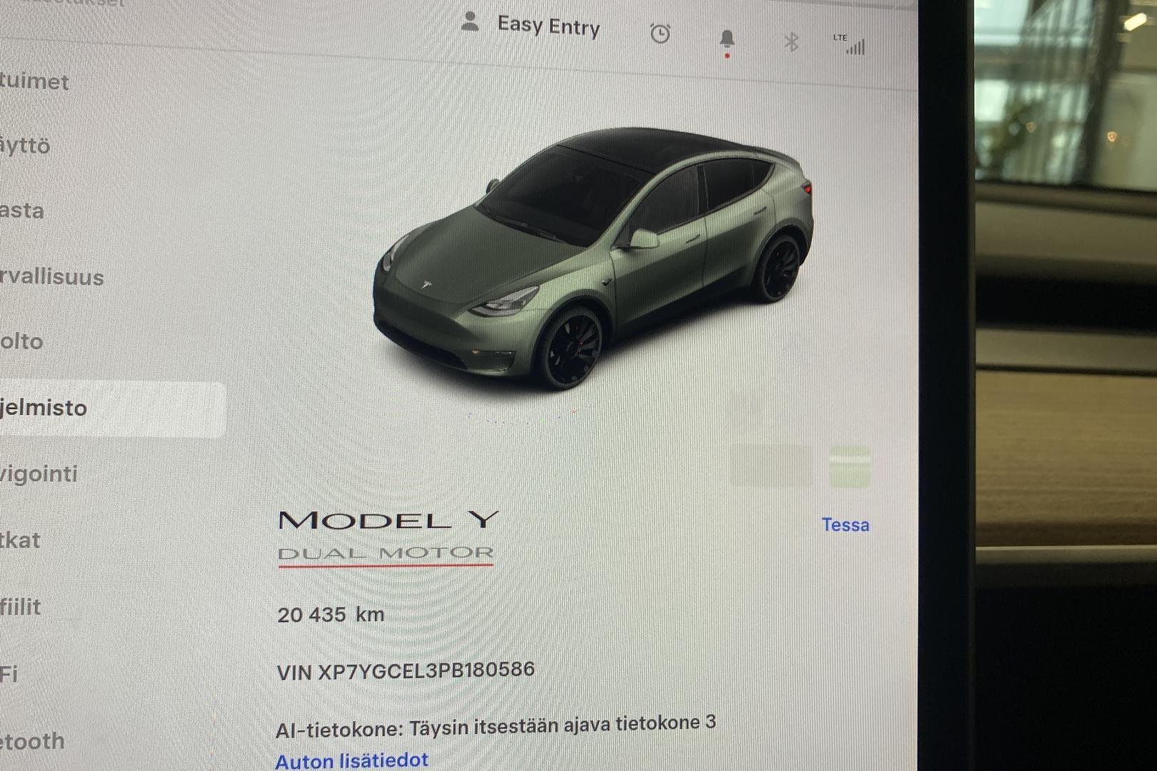 TESLA Model Y 2023