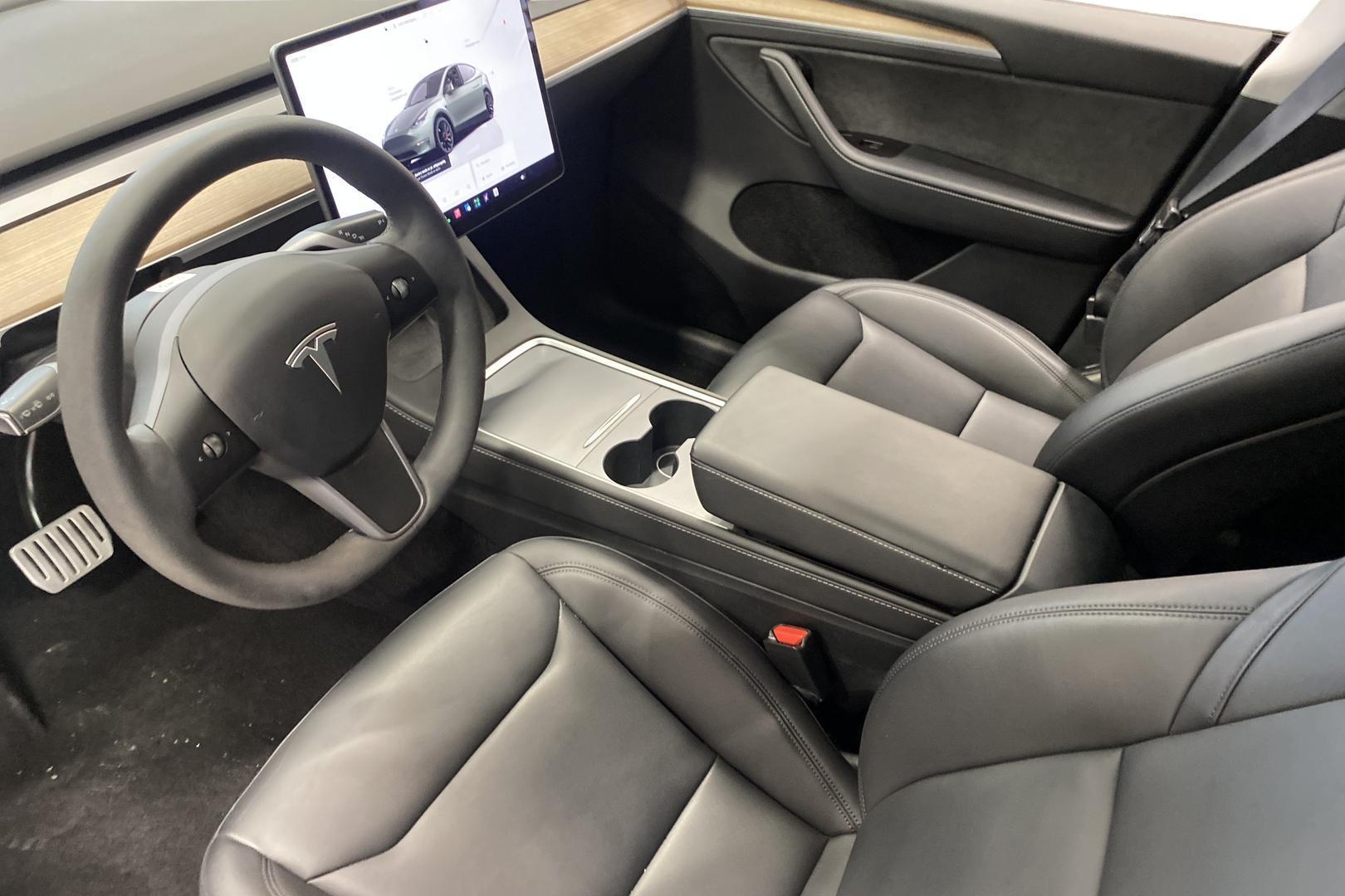 TESLA Model Y 2023