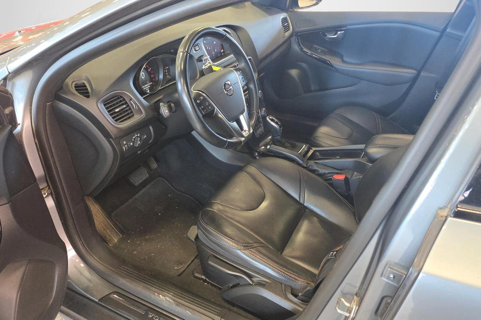 Volvo V40 Cross Country 11