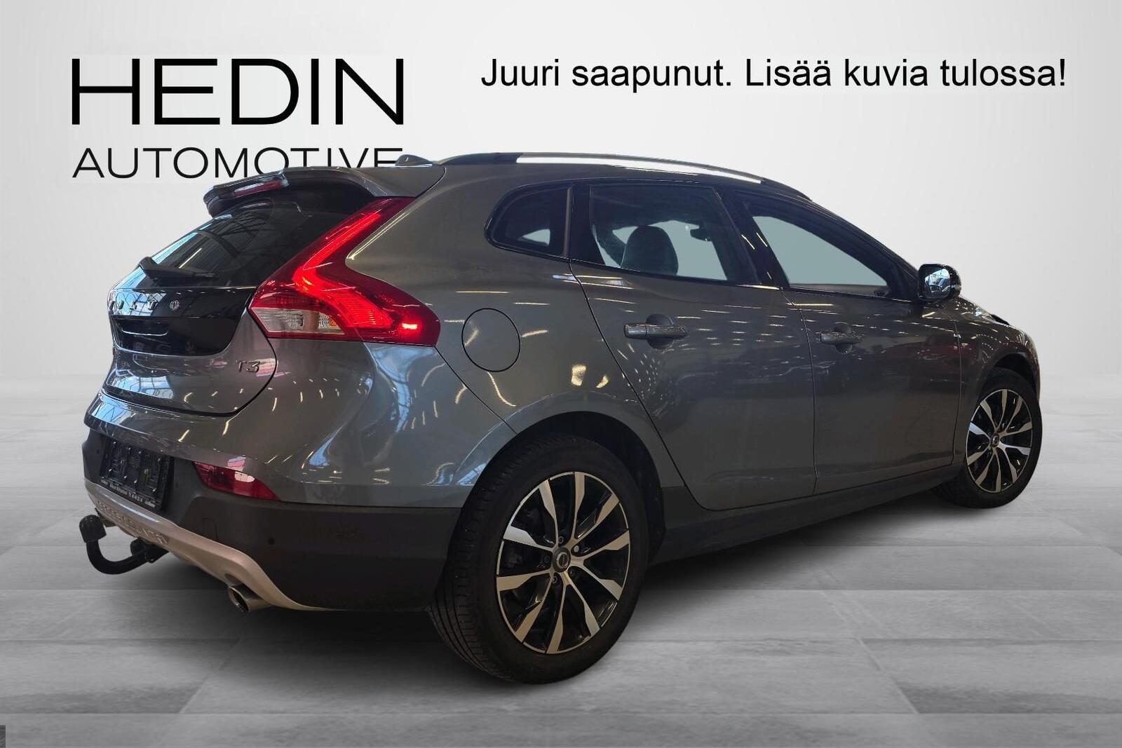 Volvo V40 Cross Country 2