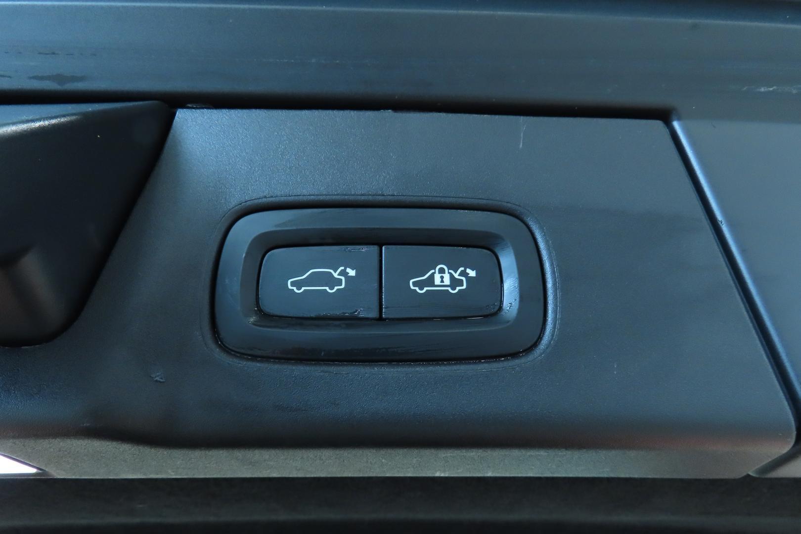 Volvo V90 2023