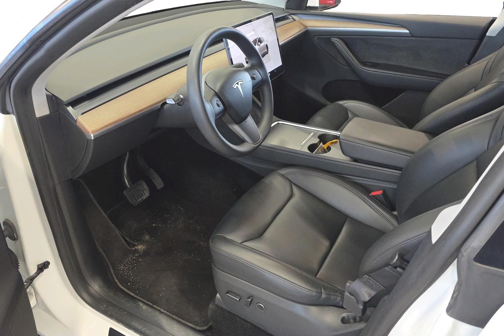 Tesla Model Y 2023