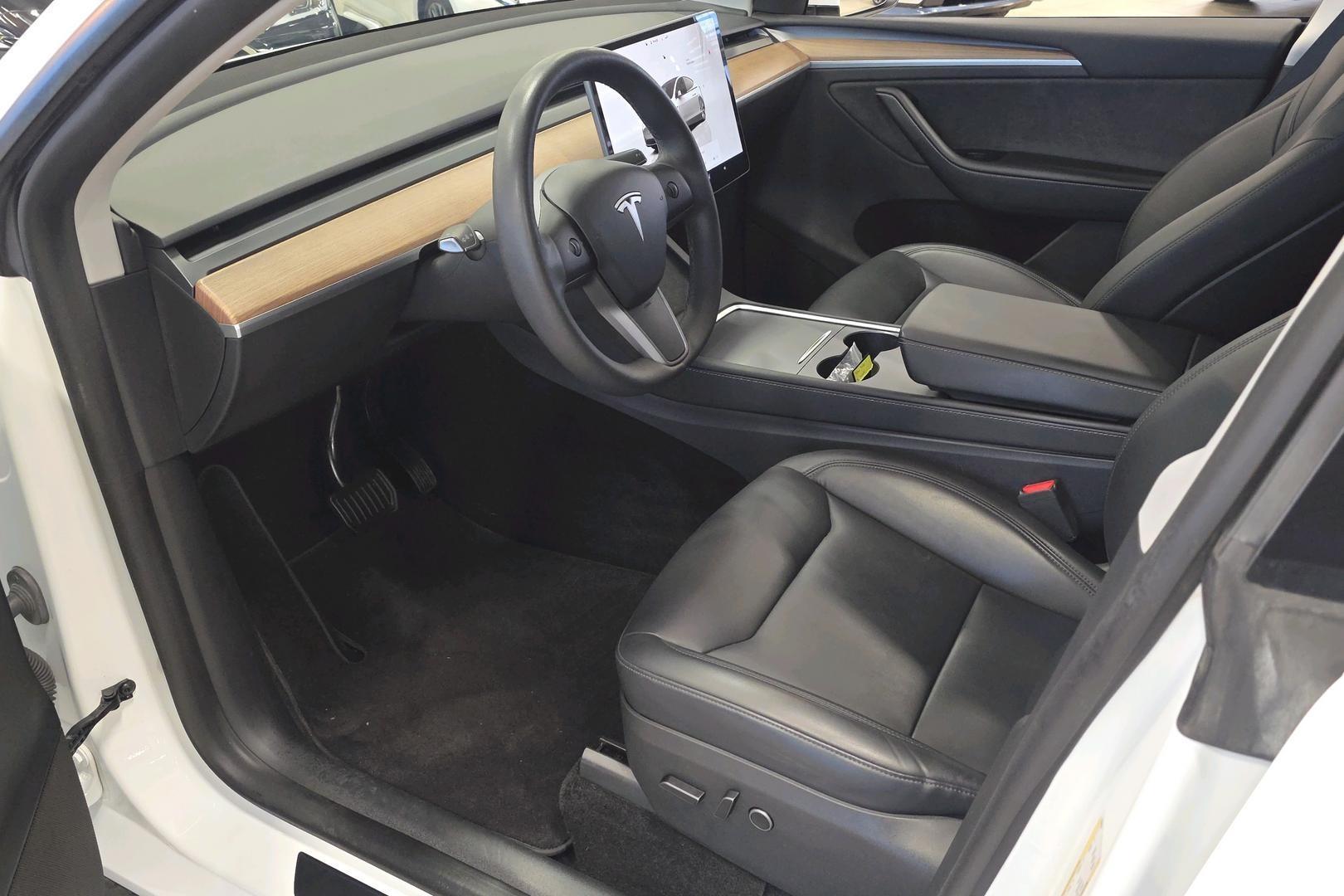 Tesla Model Y 2023