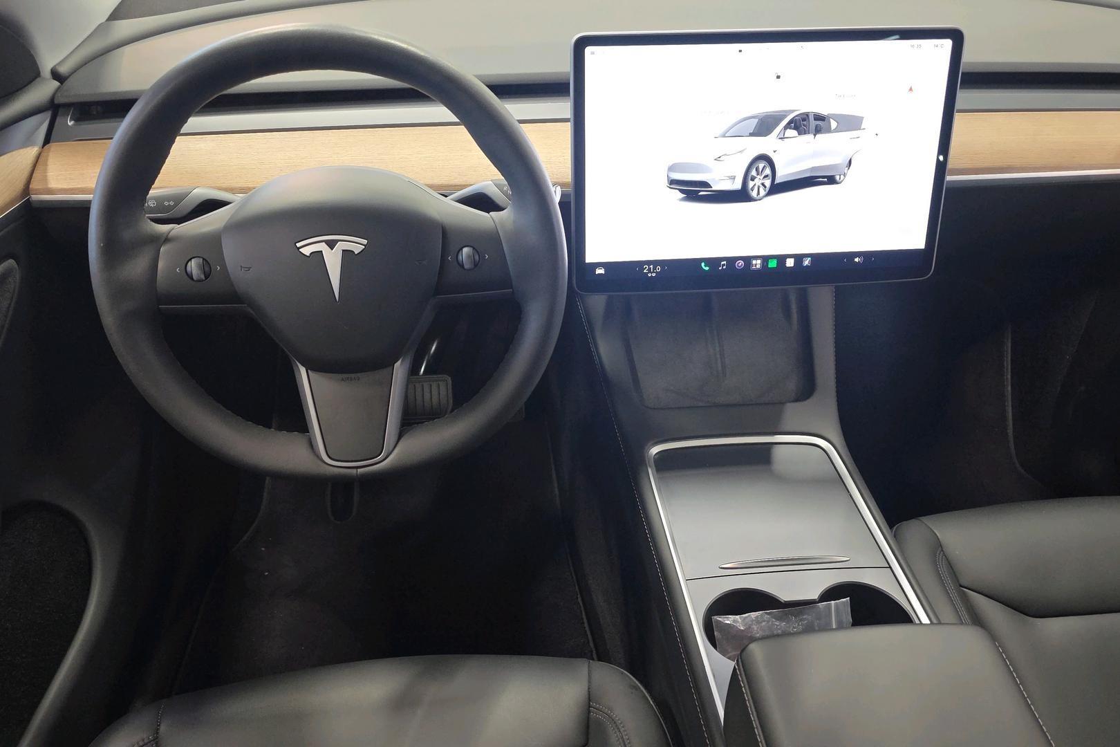 Tesla Model Y 2023