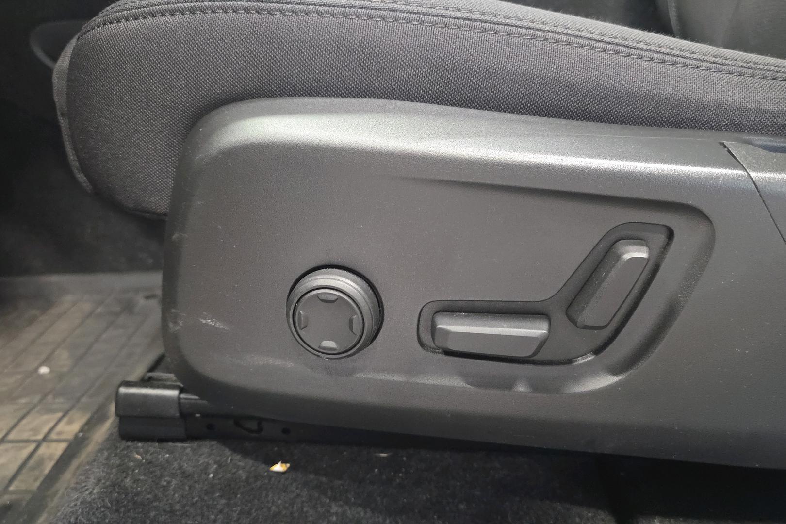 VOLVO XC40 2023