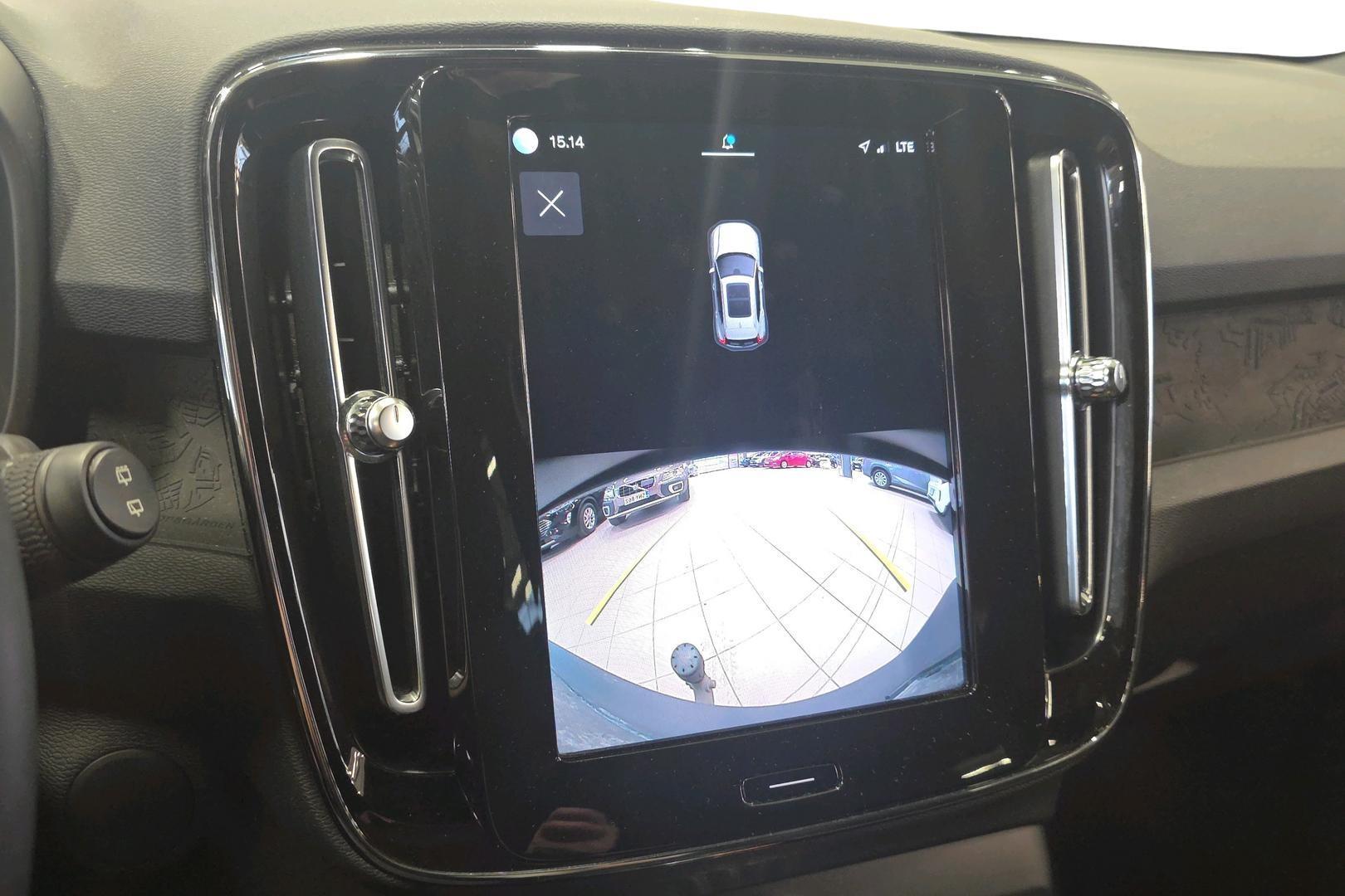 VOLVO XC40 2023
