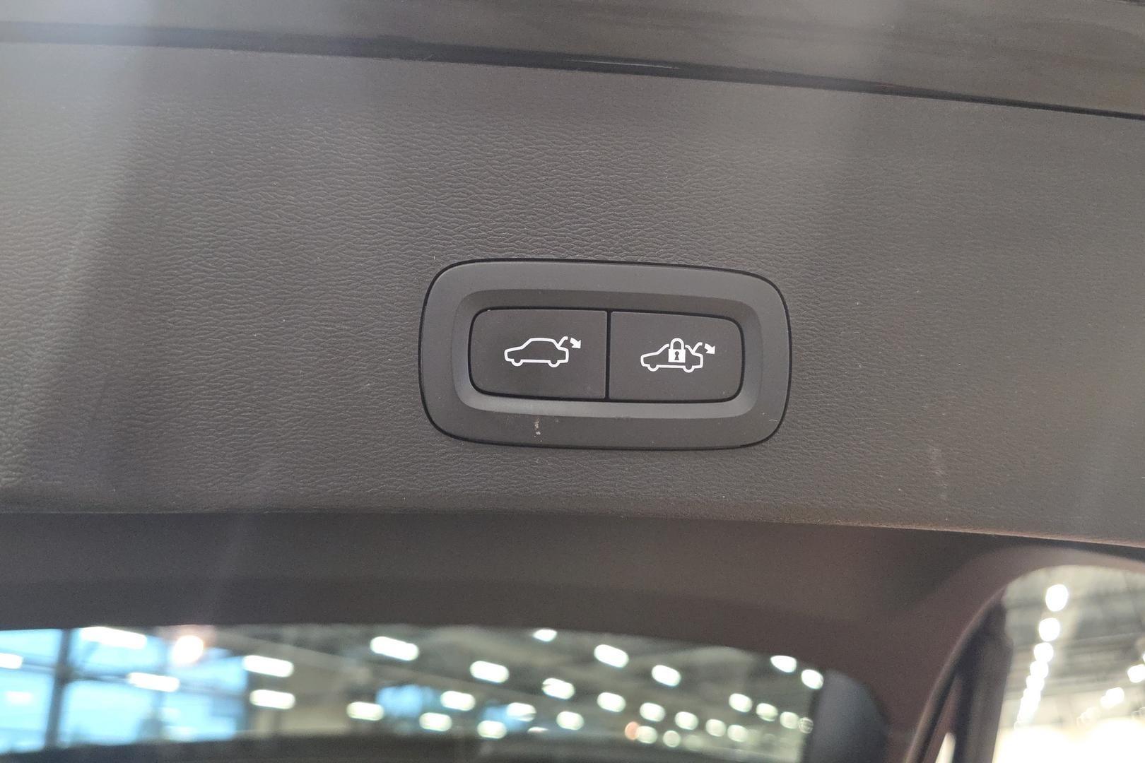 VOLVO XC40 2023