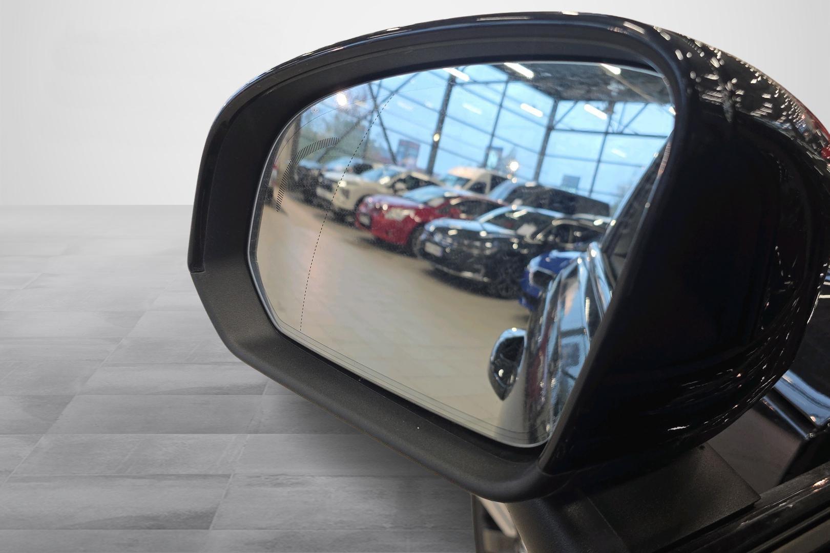 VOLVO XC40 2023