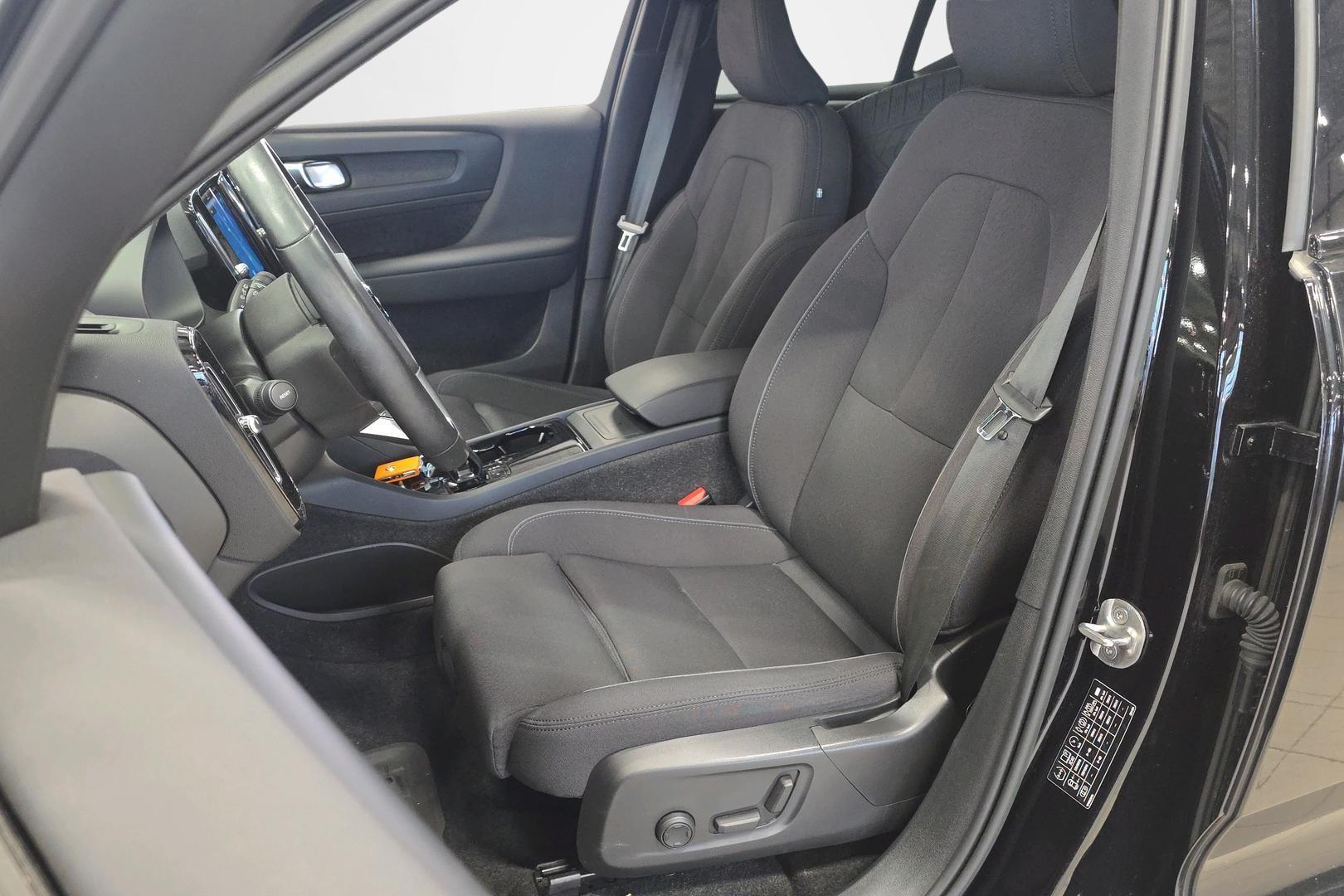 VOLVO XC40 2023