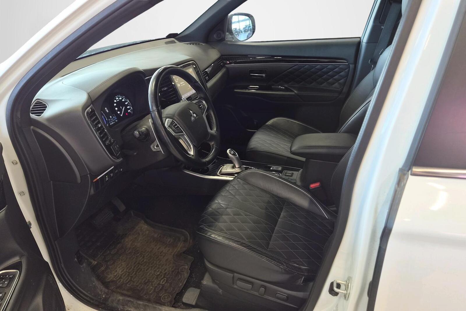 Mitsubishi Outlander PHEV 2021