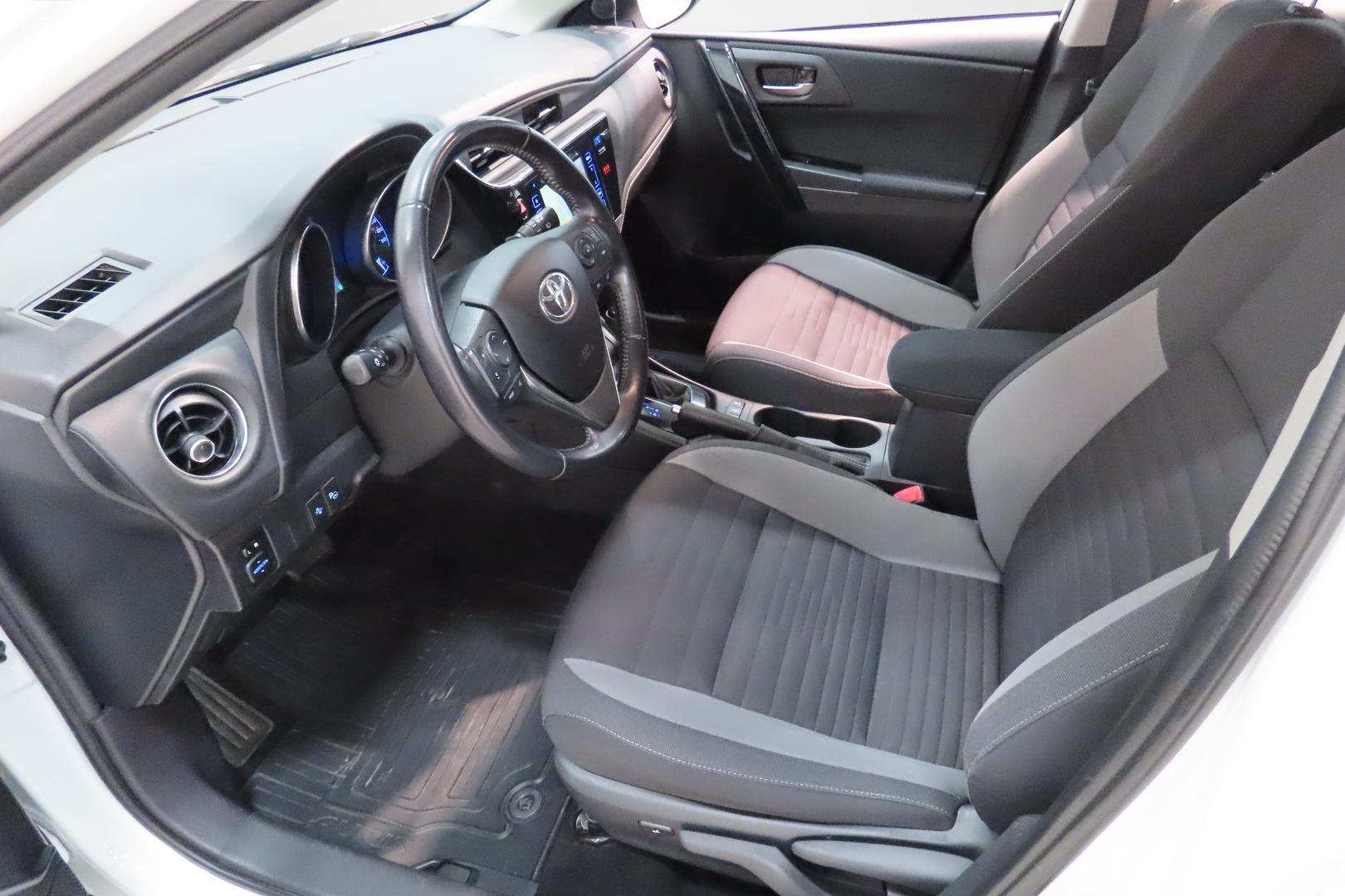 Toyota Auris 2015
