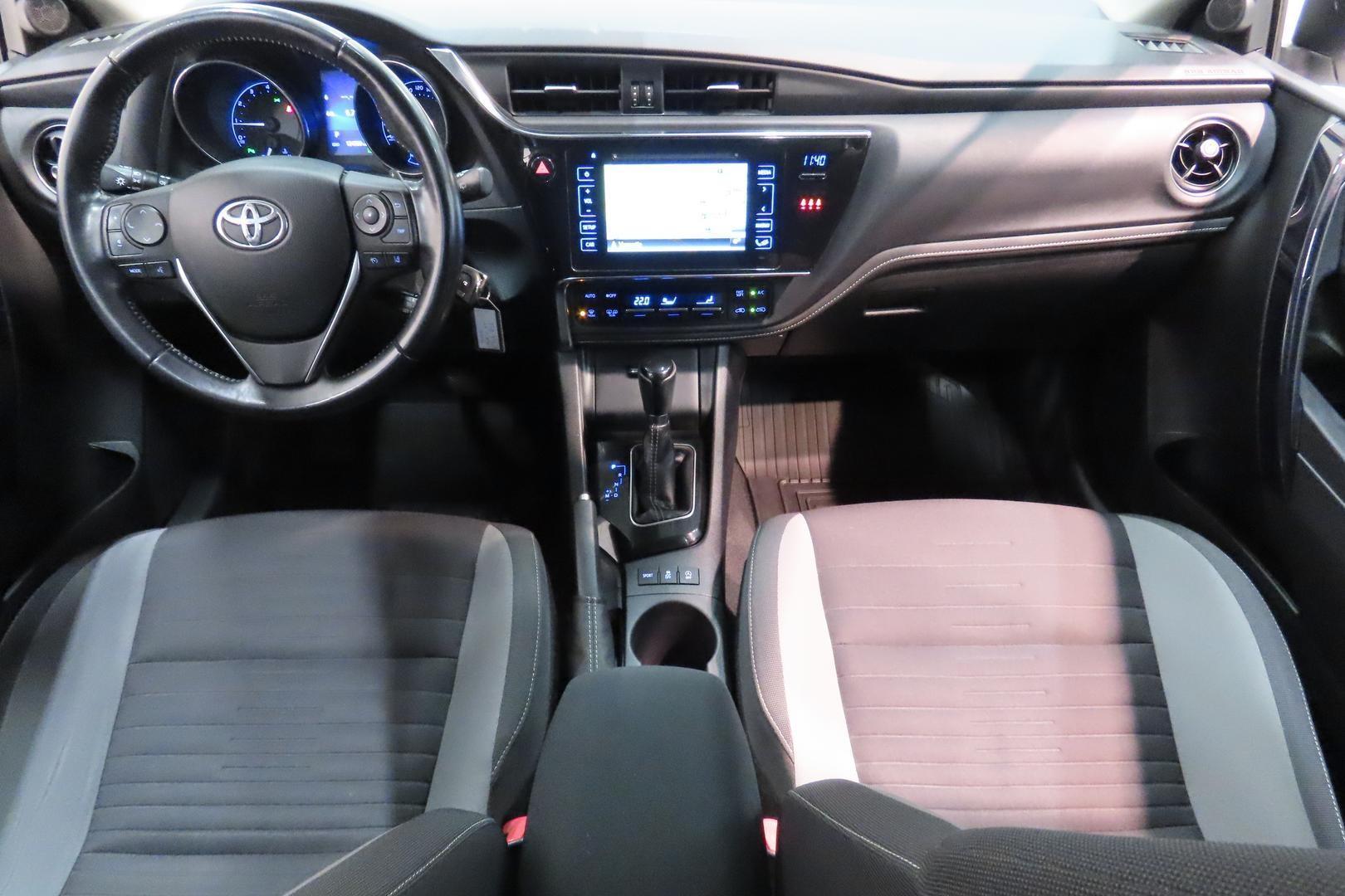 Toyota Auris 2015