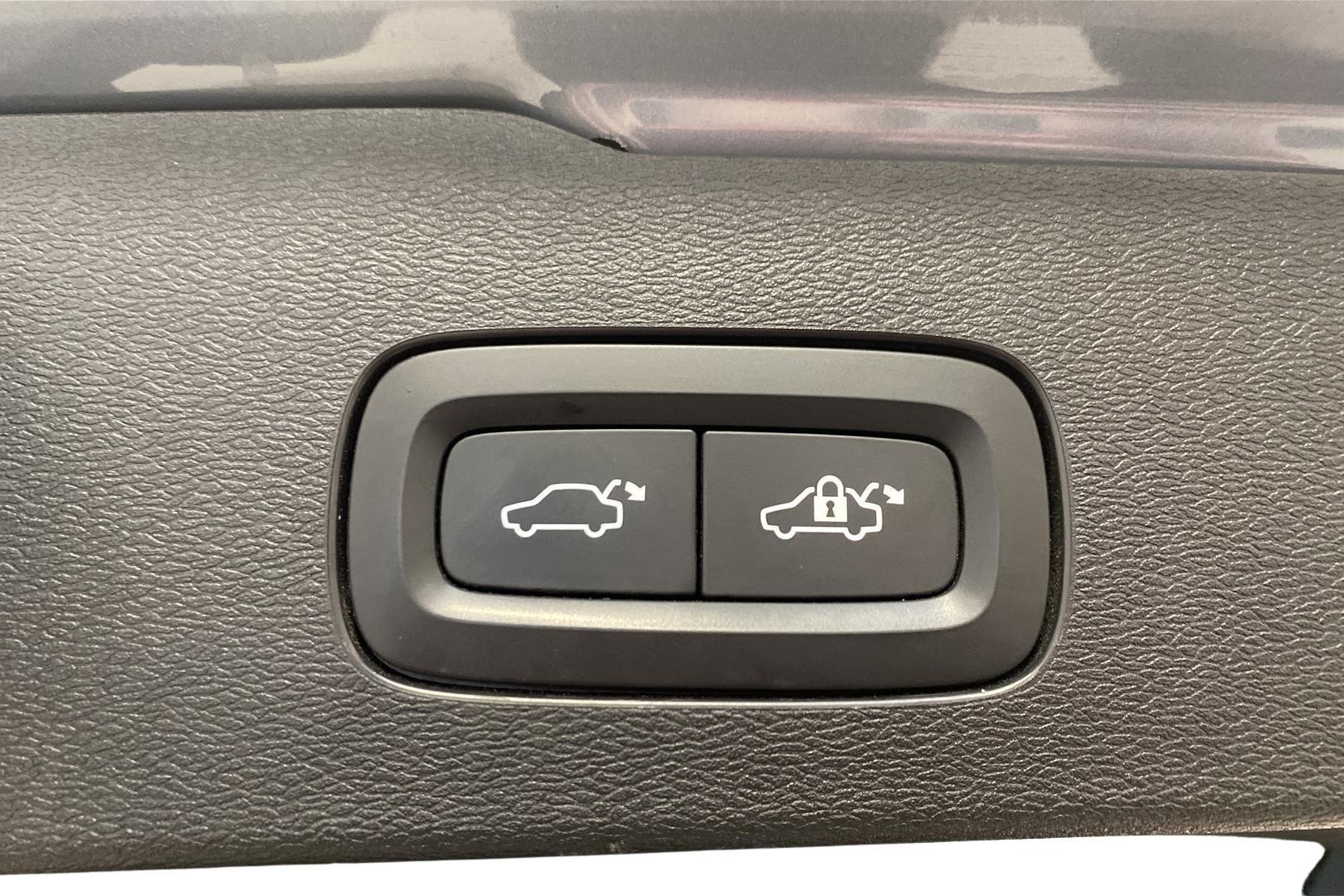 VOLVO V60 2023