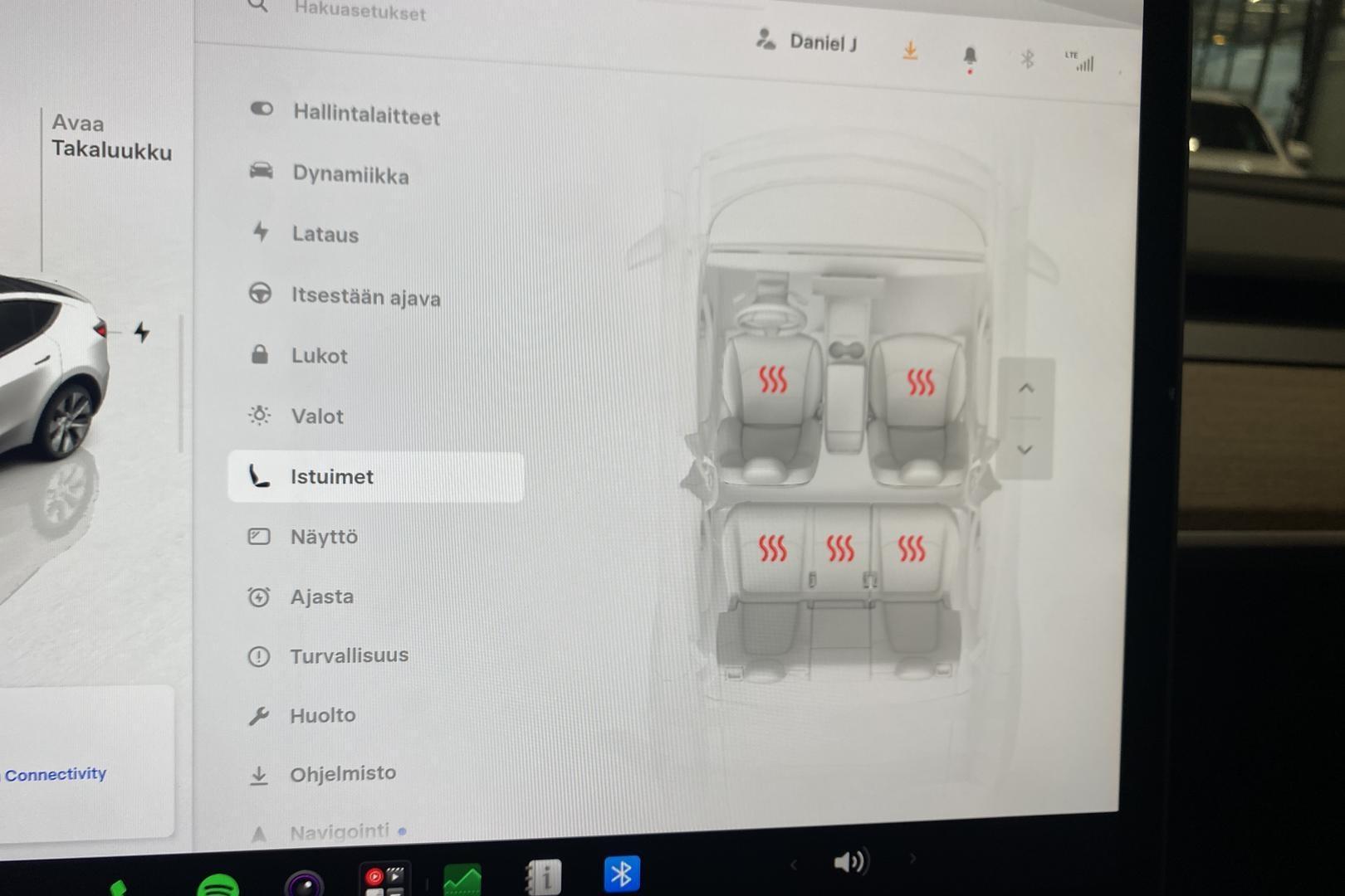 TESLA Model Y 2024
