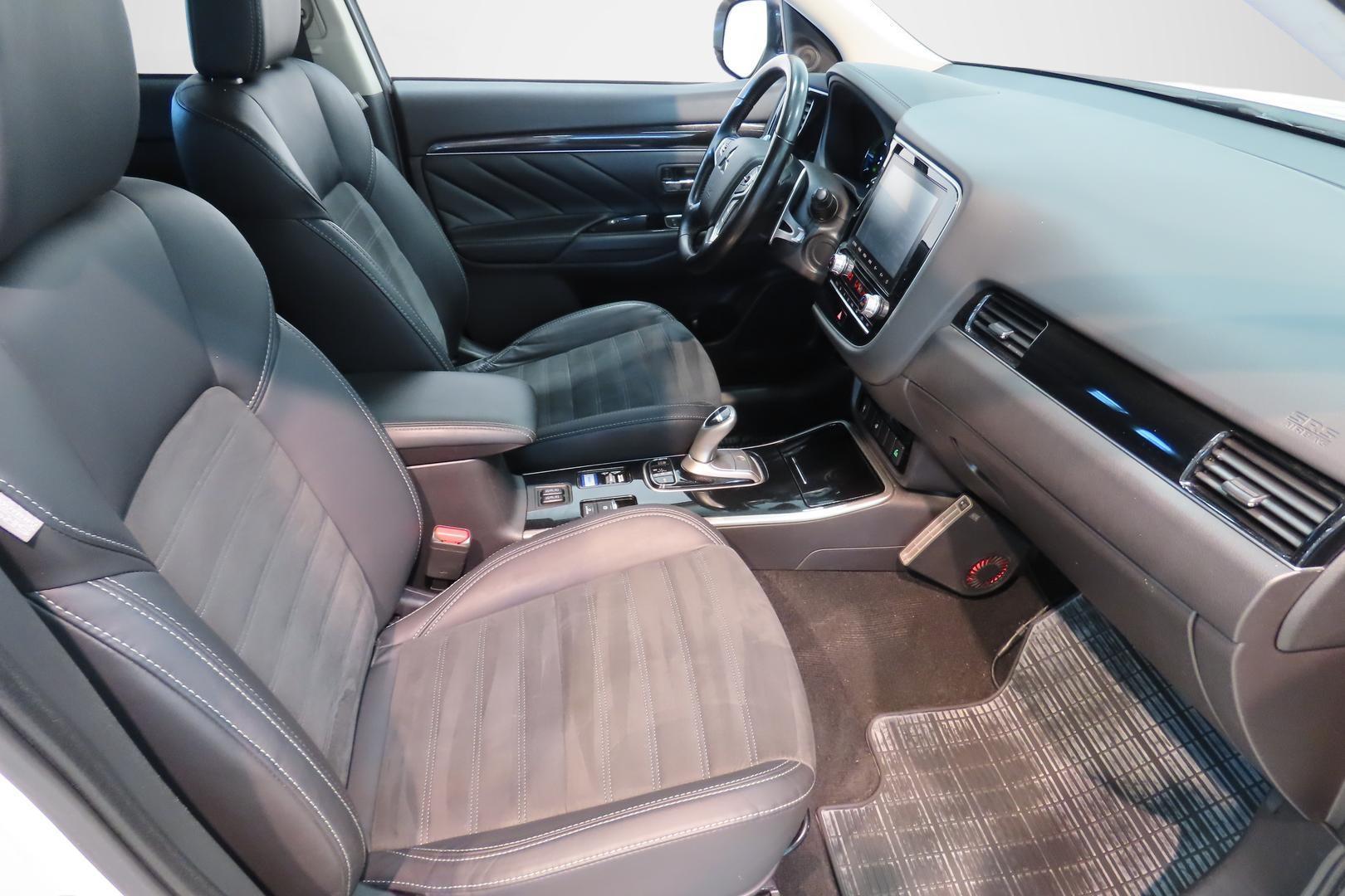 Mitsubishi Outlander PHEV 2021