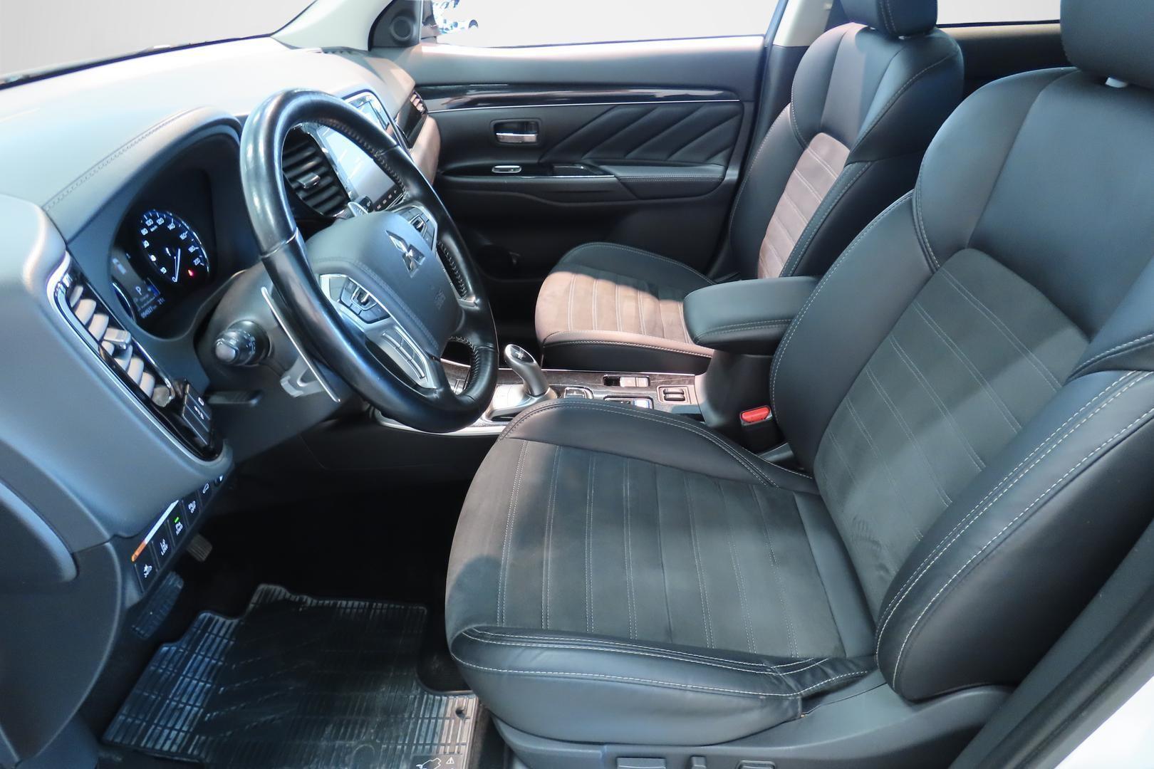 Mitsubishi Outlander PHEV 2021
