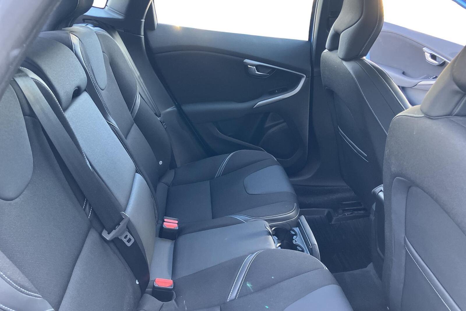 VOLVO V40 2015