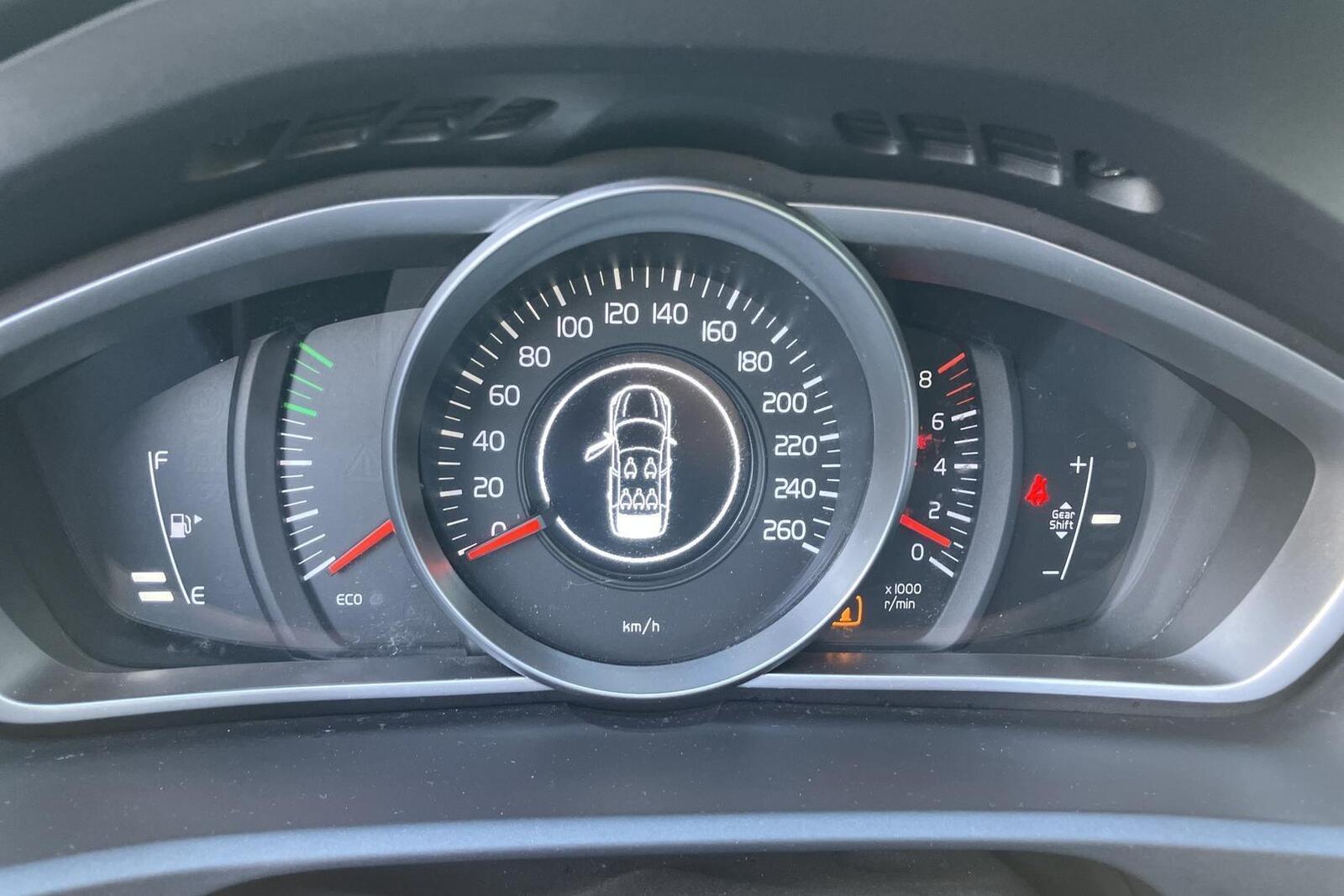 VOLVO V40 2015